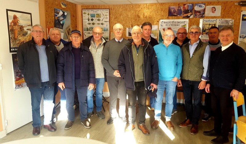 © Eric Berthou : Réunion de secteur de Douarnenez/Audierne le 17 janvier à l'espace nautique de Poulgoazec. Au centre de l'image on reconait Joël Ruz et Yann Cariou, l'ancien commandant de la Frégate l'Hermione. Il préside aujourd'hui l'association gérant le langoustier Cap-Sizun basé au port d'Audierne.