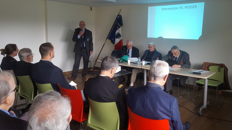 ©EB L'intervenant au micro sur la photo, se nomme Thierry Pioger secrétaire général de la fédération nationale du Mérite Maritime.