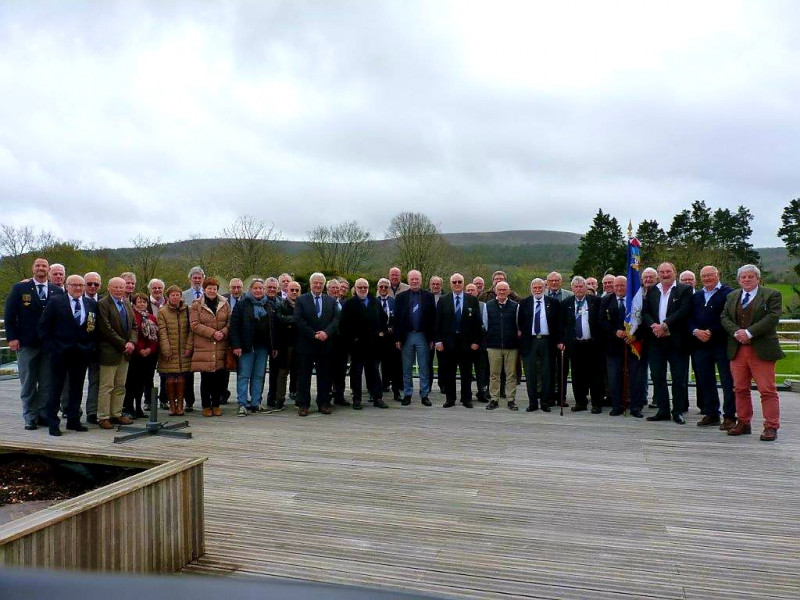 ©Jean Paul Hellequin : photo de groupe de la section du mérite Maritime 29 au village vacances de kerbeuz