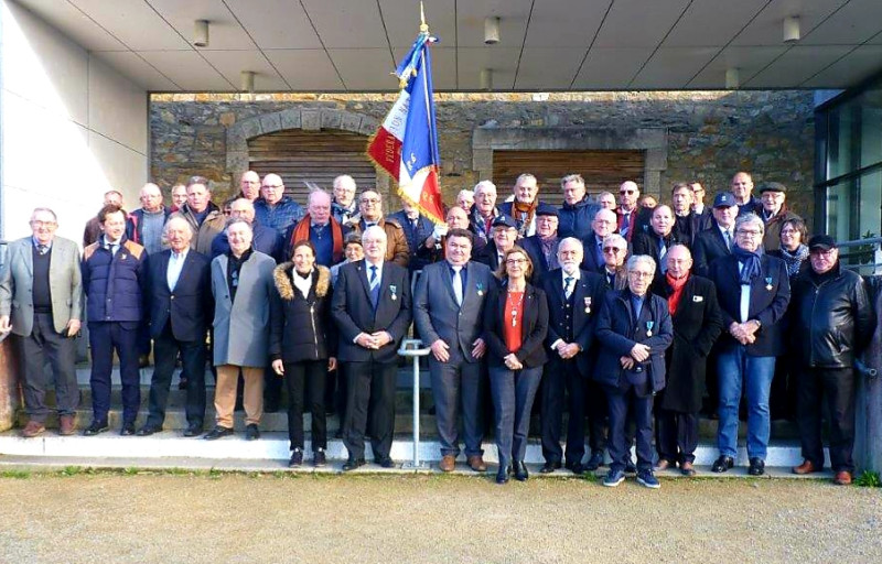 © Joseph Moysan : Photo de groupe devant l'espace Mathurin Méheut à Roscoff.