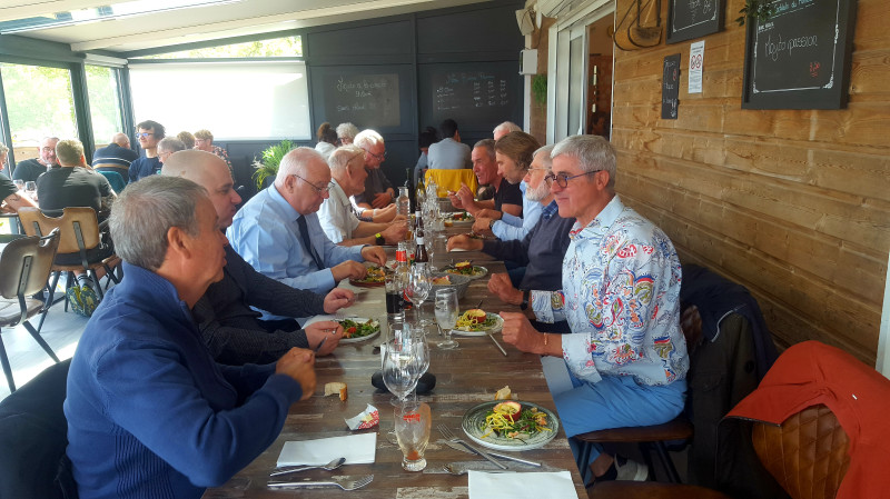 © Eric Berthou : Moments d'échanges et de convivialités maritimes. On reconnait au centre de la table Rémi Boënnec PDG de BOPP industrie, Joël Ruz, président de la section Finistère du Mérite Maritime, Christian Wozniak ancien président du Mérite Maritime 29, Jean-François Tanneau trésorier adjoint du MM29, Pïerrick Berrou trésorier, Pascal Lanvoc BOPP, Claude Laurent Vice-président du MM29, José Davaïc délégué de secteur adjoint du secteur presqu'île du Mérite Maritime du Finistère...