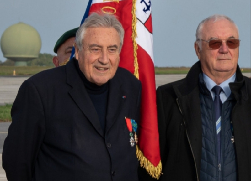 © Marine nationale 2022 : Souvenir de notre collègue Alain Le Vénec en visite avec le Mérite Maritime à l'occasion  d'une remise de décorations à la BAN de Lanvéoc.