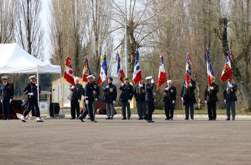 © François Gobin : Drapeaux à l'honneur lors de la cérémonie.