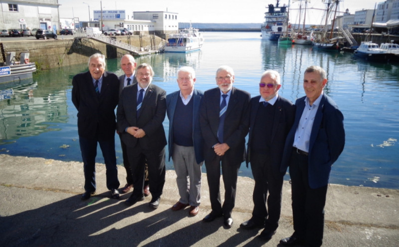 DR Archives Mérite Maritime 29 : Paul Tréguer  le second personnage sur la photo en partant par la droite.