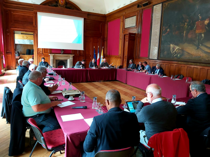 JR. Réunion des administrateurs de la fédération nationale du Mérite Maritime le 4 mai dernier à l'hôtel de ville de Boulogne-sur-mer.