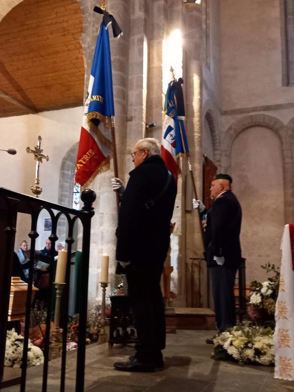 DR Cérémonie des deux porte-drapeaux de l‘ordre de la légion d'honneur et de l'ordre du Mérite Maritime. 