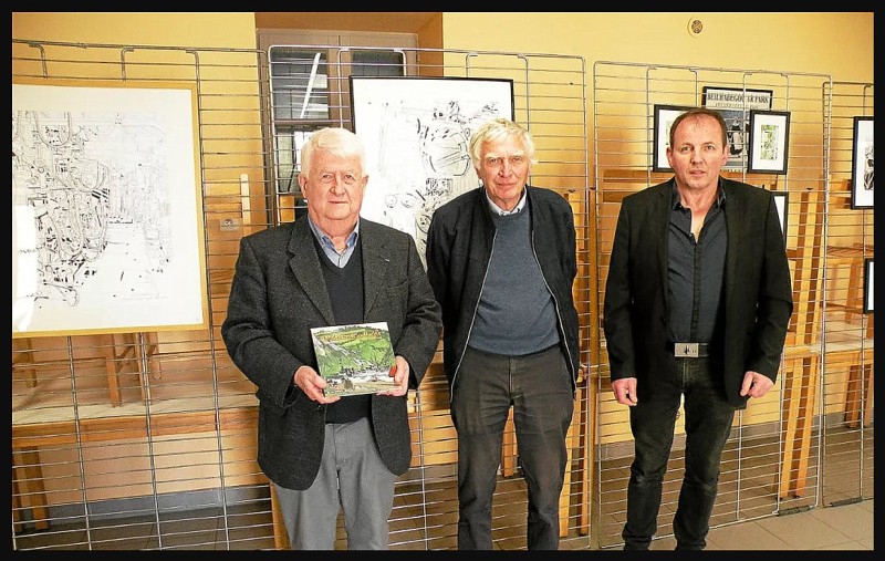 DR : Roger Lars, maire de Landévennec accueille à la maison Caër, Hervé Grall pour son livre et le peintre Eric Berthou pour son exposition sur la FASM Tourville.