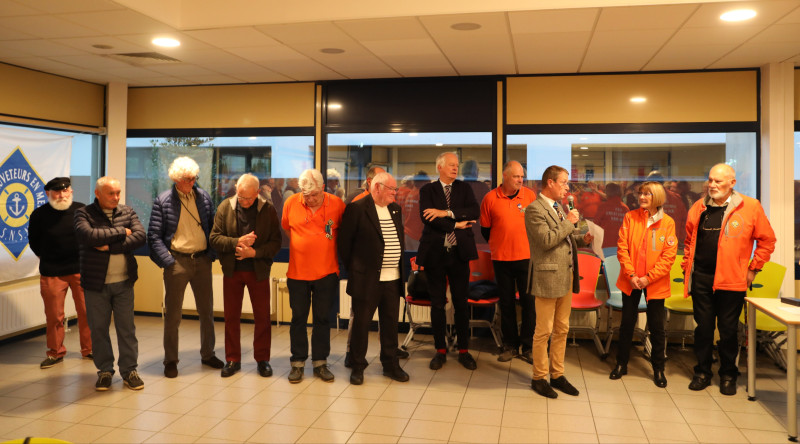 © Christian Moal : remise de décoration à Fouesnant à madame Jacqueline Le Bourgeois.