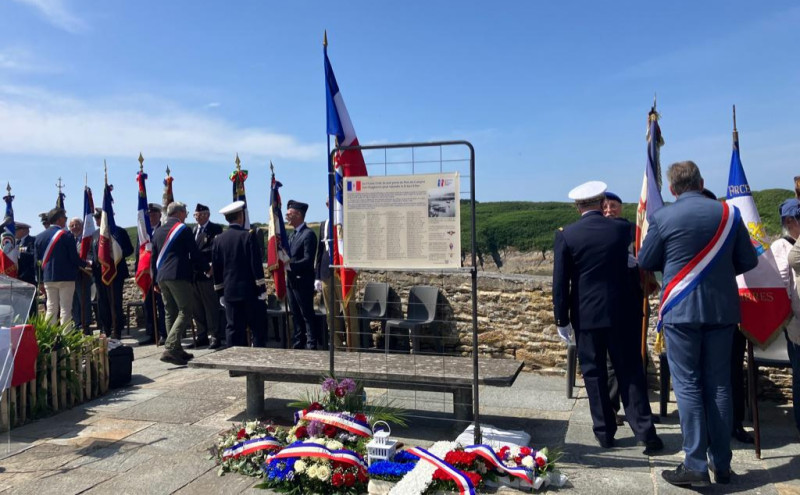 DR : Cérémonie d'hommage place Saint-Christophe en l'honneur des 107 volontaires partis du Conquet le 19 juin 1940 pour l'Angleterre.