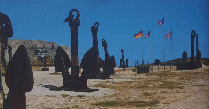 © Abords du Musée du mémorial international de la bataille de l'Atlantique 1939-1945, à Camaret-sur-mer.