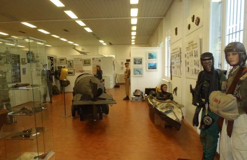 Photo François Gobin - Sous-marins de poche individuel et biplace des années 70-80. 