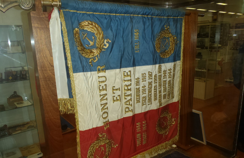 Photo François Gobin - Ce drapeau perpétue l'héritage historique de la spécialité. C'est le troisième drapeau de France par la valeur de ses citations.