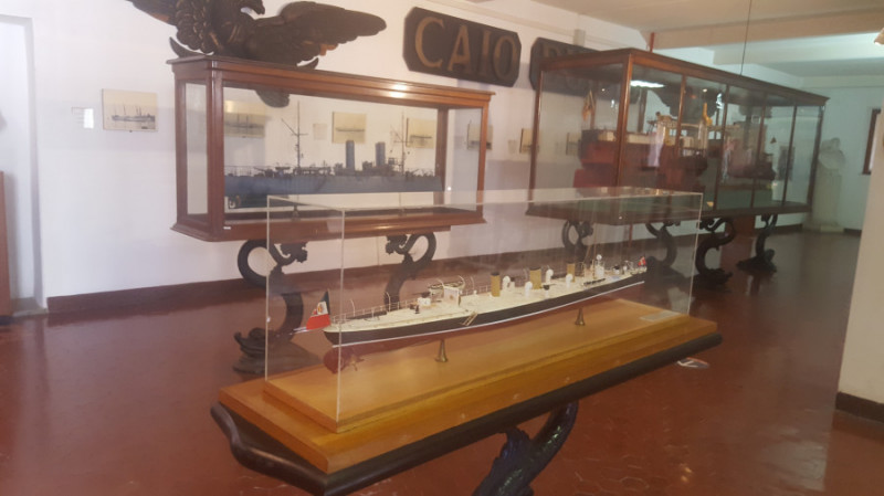 Eric Berthou – salle des maquettes ou se mêlent bateaux civils et militaires de différentes époques