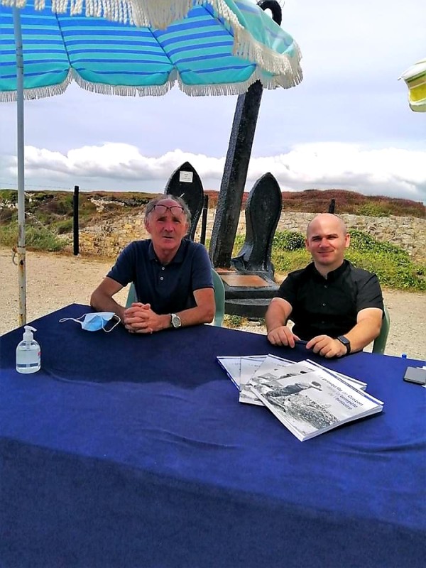 © Musée mémorial de la bataille de l'Atlantique.: Jean Luc Person et Nicolas Lanvoc lors de la présentation de leur livre « La presqu'île de Crozon dans la tempête de l'histoire» à Kerbonn.