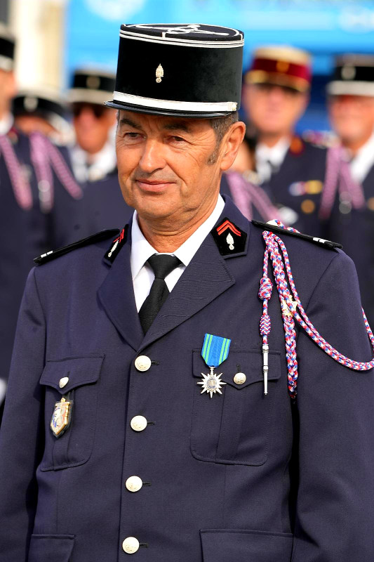 © Photo SDIS29 : 66e congrès des sapeurs-pompiers du Finistère à Pleyben. le 25 septembre 2025, Eric Le Brun, s'est vu remettre les insignes de chevaliers du Mérite Maritime par Christian Wozniak., président honoraire de la section Finistère du Mérite Maritime 29.