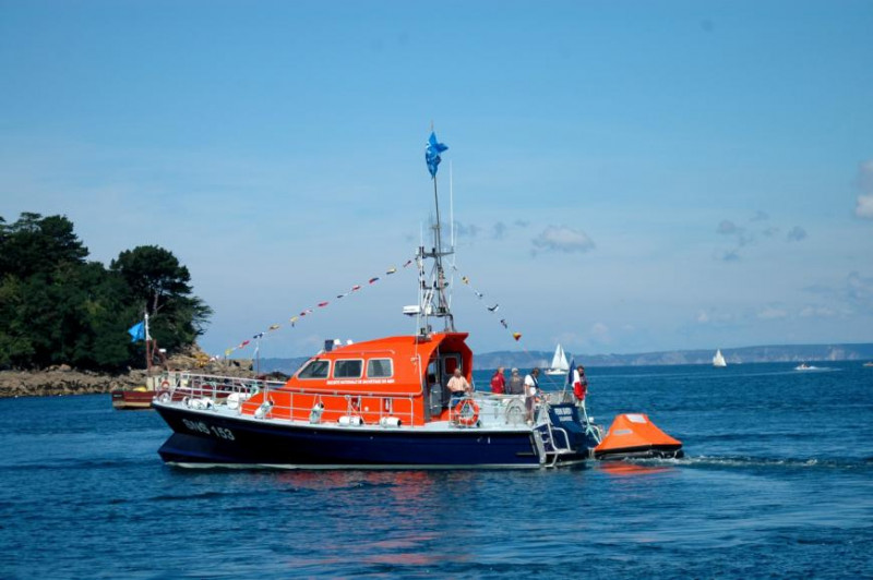 Photo SNSM Douarnenez : Penn Sardin au mouillage en eau profonde au port de Tréboul.