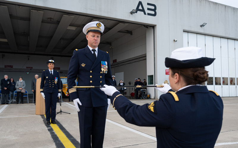 Photo Marine nationale - Macaronnage d'une jeune pilote de la 33 F