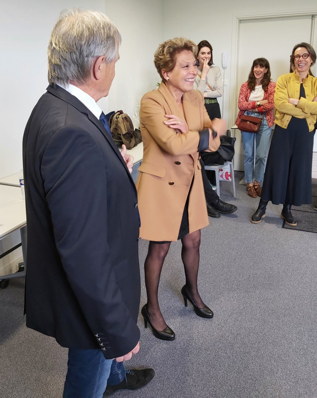 Maryse Lagathu remercie l'assemblée pour sa distinction de Chevalier de l'ordre national du Mérite Maritime