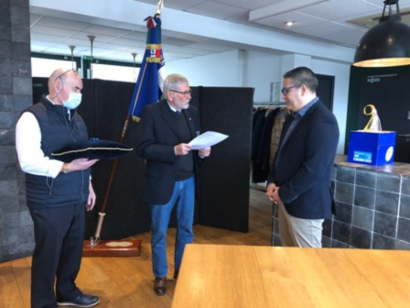 Remise de la médaille d'Officier à notre collègue Laurent LÊ QUAN THO par Christian WOZNIAK Vice-président National