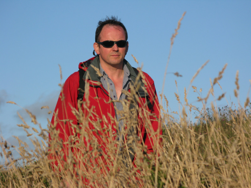 © Isabelle Berthou- Eric Berthou dans la lande littorale en Cornouailles anglaise.